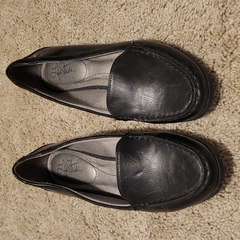 Black dress shoes